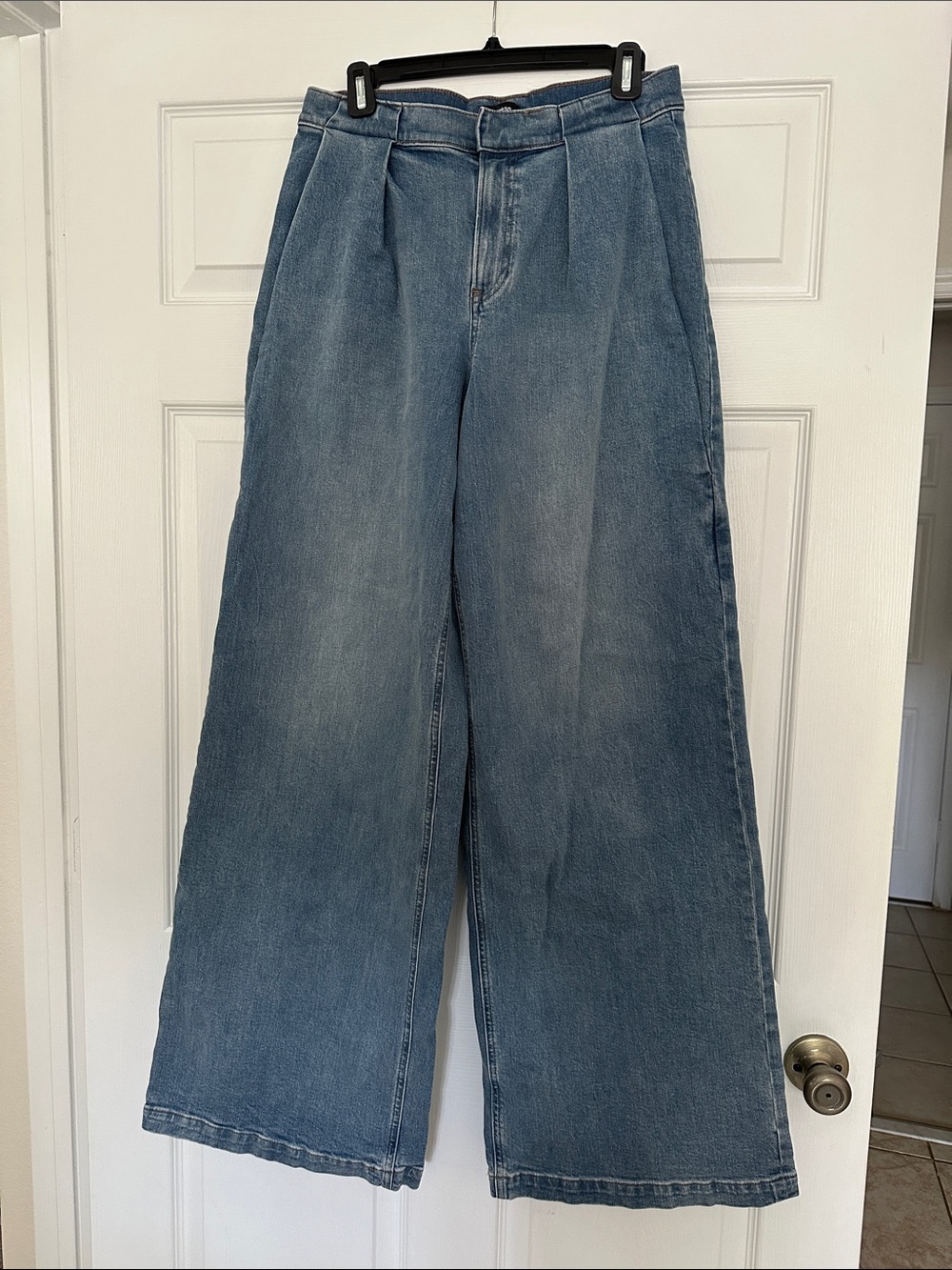 Express Wide-Leg Jeans in Light Blue Denim
